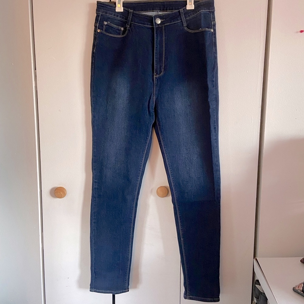 NWT Dark wash skinny jeans